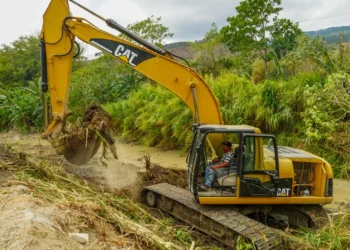 Alcaldesa González lidera limpieza del río Agua Linda