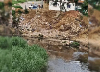 Alerta ante crecida del río Cabriales en sector Aquiles Nazoa