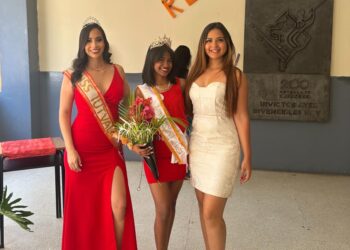 Eliz Sarabia coronada Reina del Carnaval UPT Valencia 2025