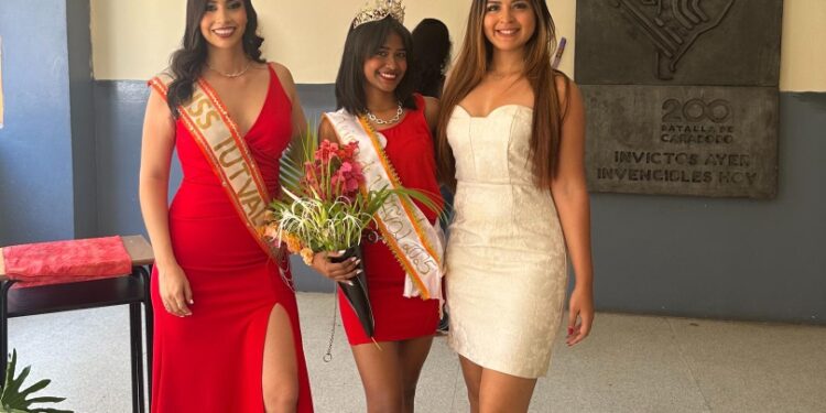 Eliz Sarabia coronada Reina del Carnaval UPT Valencia 2025