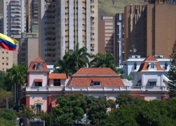 Ajustan horario laboral para trabajadores públicos por aumento de temperaturas