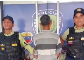 La atacó con un machete y la policía lo metió preso