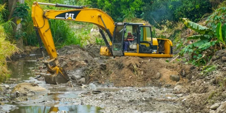 Naguanagua avanza en la limpieza de canales y ríos para prevenir inundaciones