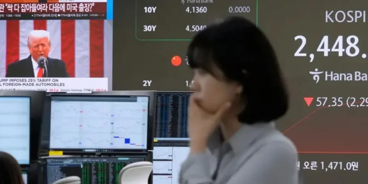 El dólar y las bolsas caen por aranceles de Trump