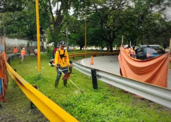 Invialca continúa con operativos de mantenimientos en autopistas de Carabobo