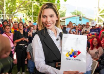 Elizabeth Niño recibe credencial como alcaldesa de Naguanagua