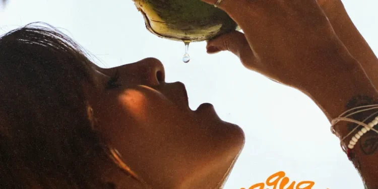 Cantante Paola Houghton lanza el tema “Agua bendita”