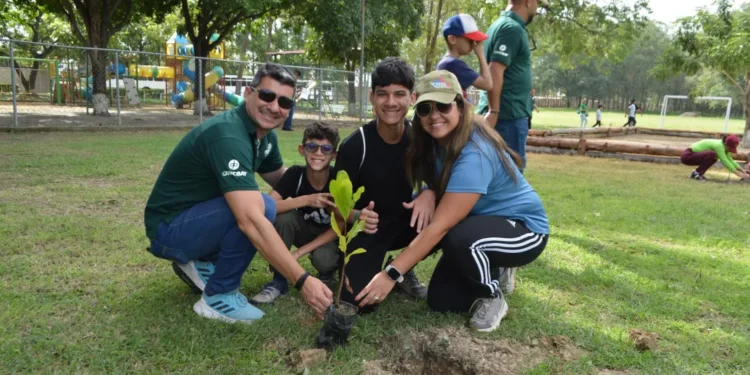 Paveca siembra esperanza con la jornada “Huella Verde”