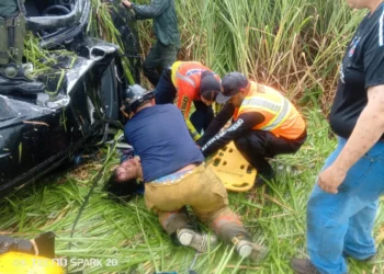 Volcamiento de vehículo en la ARC dejó a una mujer lesionada