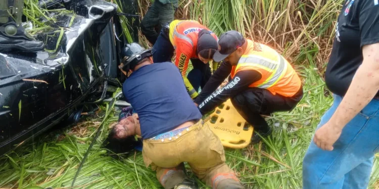 Volcamiento de vehículo en la ARC dejó a una mujer lesionada