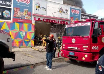 Incendio en «La Cebollera» en el centro de Valencia fue controlado