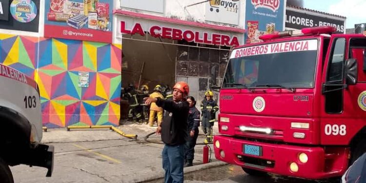 Incendio en «La Cebollera» en el centro de Valencia fue controlado