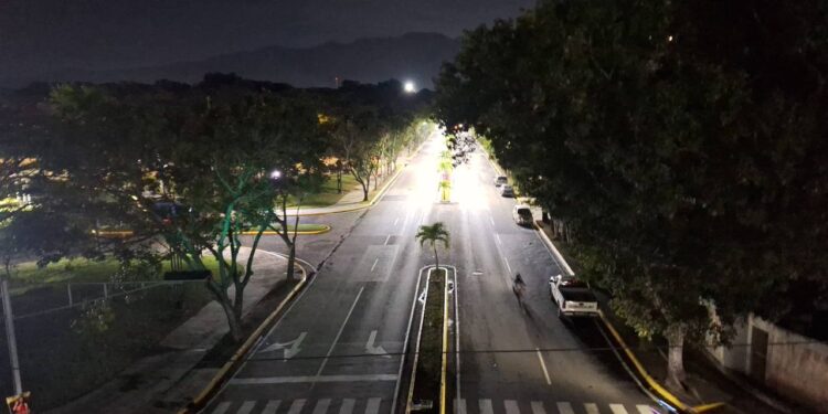 Alcaldesa Elizabeth Niño inicia plan de iluminación en Naguanagua