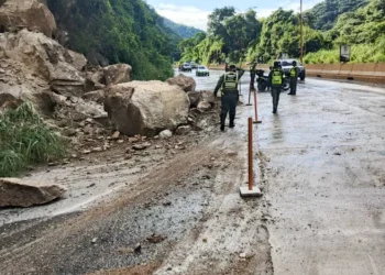 Autoridades atienden tramos afectados por fuertes lluvias de la autopista Valencia-Puerto Cabello
