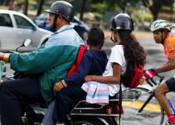 Procesarán legalmente a motorizados que transporten a niños menores de 10 años