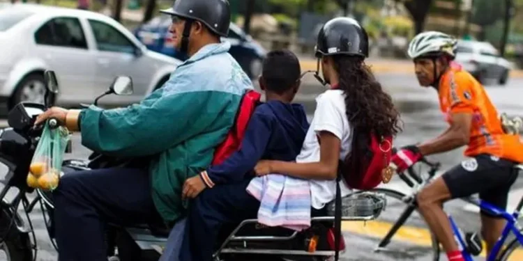 Procesarán legalmente a motorizados que transporten a niños menores de 10 años