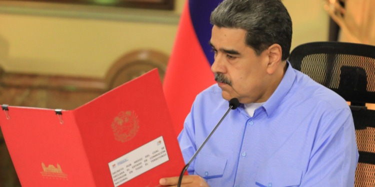 Maduro considera decretar un «Estado de conmoción»