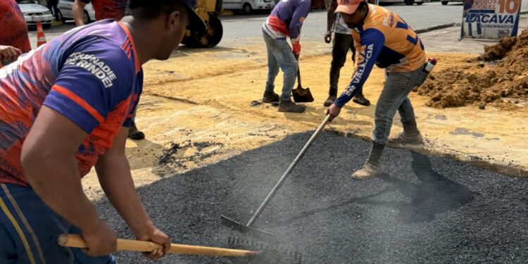 Alcaldía desplegó jornada de asfaltado en el terminal Big Low Center de Valencia