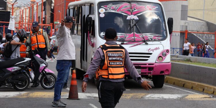 Verifican el cobro del pasaje urbano aprobado en Valencia