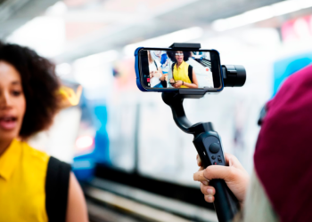 Centros comerciales solicitarán permisos a creadores de contenidos para grabar