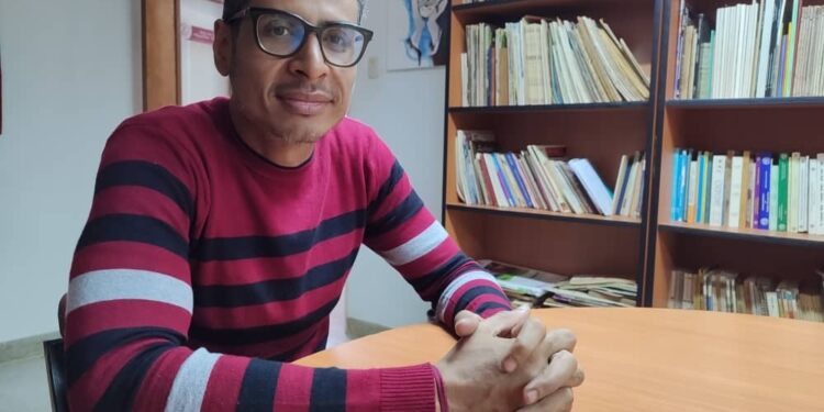 Director de la revista POESÍA Víctor Manuel Pinto recibirá botón Filuc