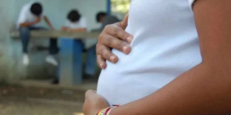 Embarazo en adolescentes ha disminuido 20 % en Venezuela