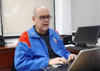 Aguinaldos de profesores universitarios retrocedieron 90 % su valor desde 2022