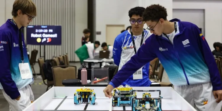 Colegio Joseph Lancaster y Gen10s destacan en World Robot Olympiad