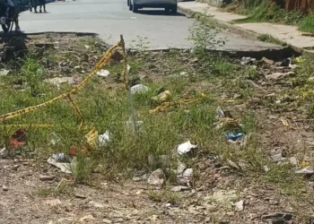 Exigen reparación de mega huecos en El Socorro