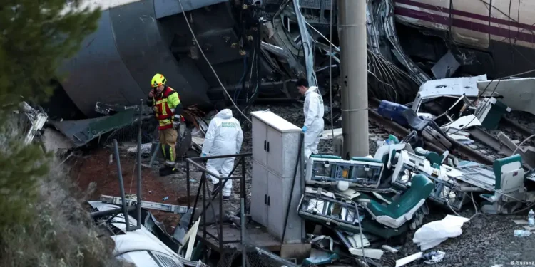 Van 40 fallecidos en España por choque de trenes