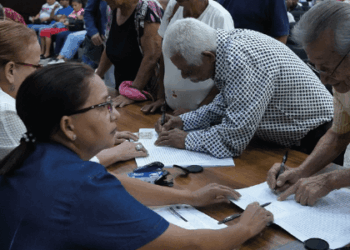 Entregan Títulos de Tierra a familias de Santa Rosa