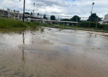 Reportan colapso de tubería matriz en la Autopista del Sur