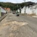 En Barrio Oeste II reclaman asfaltado y un poste a punto de caerse