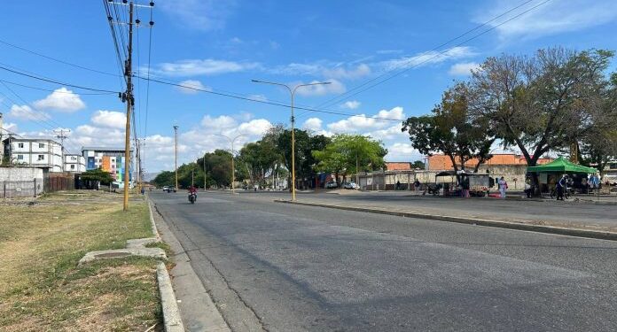 En Los Bucares piden reductores de velocidad y semáforos