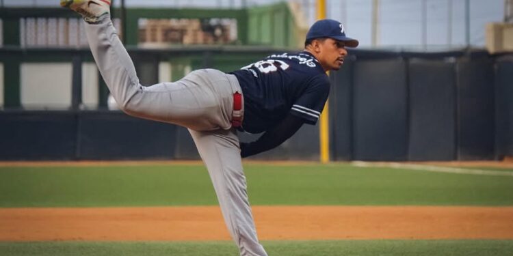 Pletórico Víctor Vargas comandó triunfo naviero ante Delfines