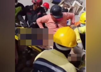 Rescatan con vida a un hombre entre los escombros en Tucacas