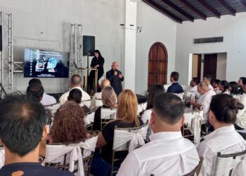 Politólogo Julio Itriago dicta taller de oratoria a líderes políticos de oposición en Carabobo