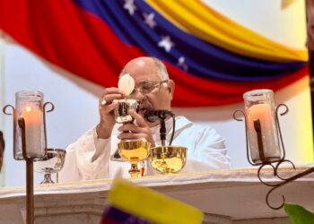 Arzobispo de Valencia invita a mantener la oración y la caridad