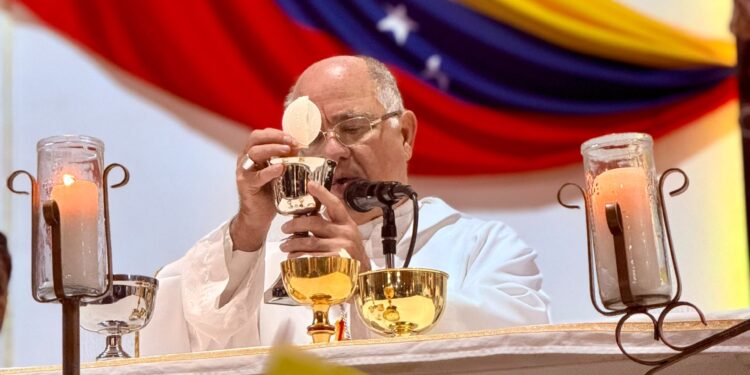 Arzobispo de Valencia invita a mantener la oración y la caridad
