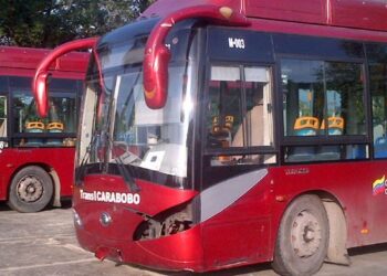 Suspendido el servicio de transporte en la UC por trámites de combustible