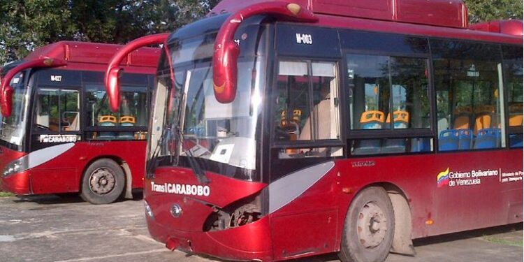 Suspendido el servicio de transporte en la UC por trámites de combustible
