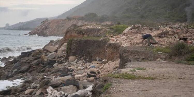 Habrá sanciones penales para quienes contaminen costas y espacios naturales