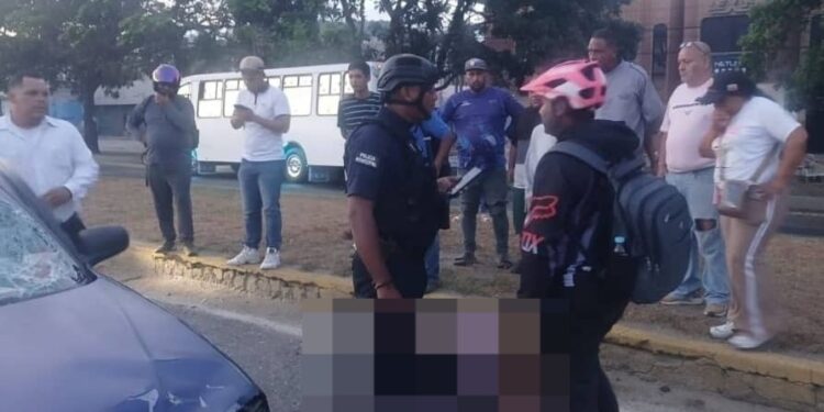 Una mujer fallecida y dos heridos deja colisión en Puerto Cabello