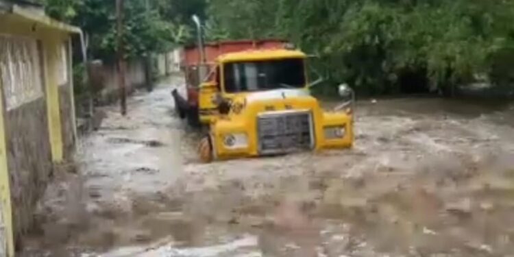 Fuertes lluvias causan afectaciones en la zona costera carabobeña