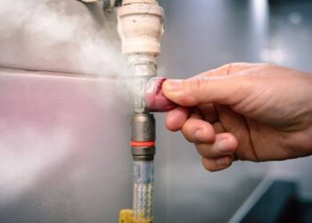 Evacúan a más de 100 familias en Morón por una fuga de gas cloro
