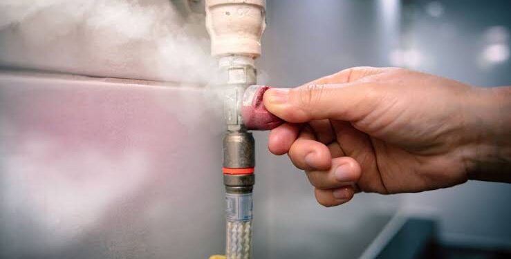 Evacúan a más de 100 familias en Morón por una fuga de gas cloro