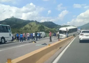 Una docente fallecida y 8 niños heridos tras choque en Aragua