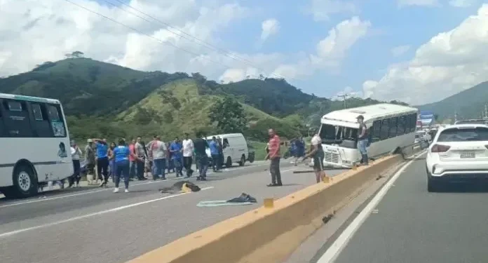 Una docente fallecida y 8 niños heridos tras choque en Aragua