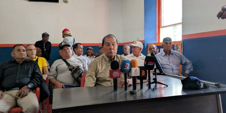 Jubilados y pensionados de la Policía de Carabobo exigen beneficios y discusión de la Ley Guardianes de la Patria