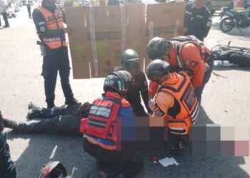 Un motorizado resultó herido tras impactar con un camión de basura en Valencia